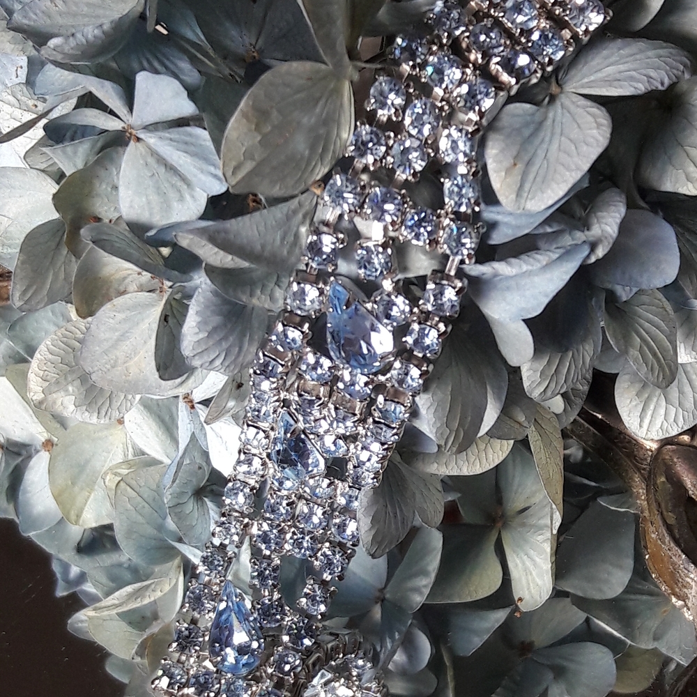 STUNNING VTG "KRAMER" BLUE CRYSTAL BRACELET!